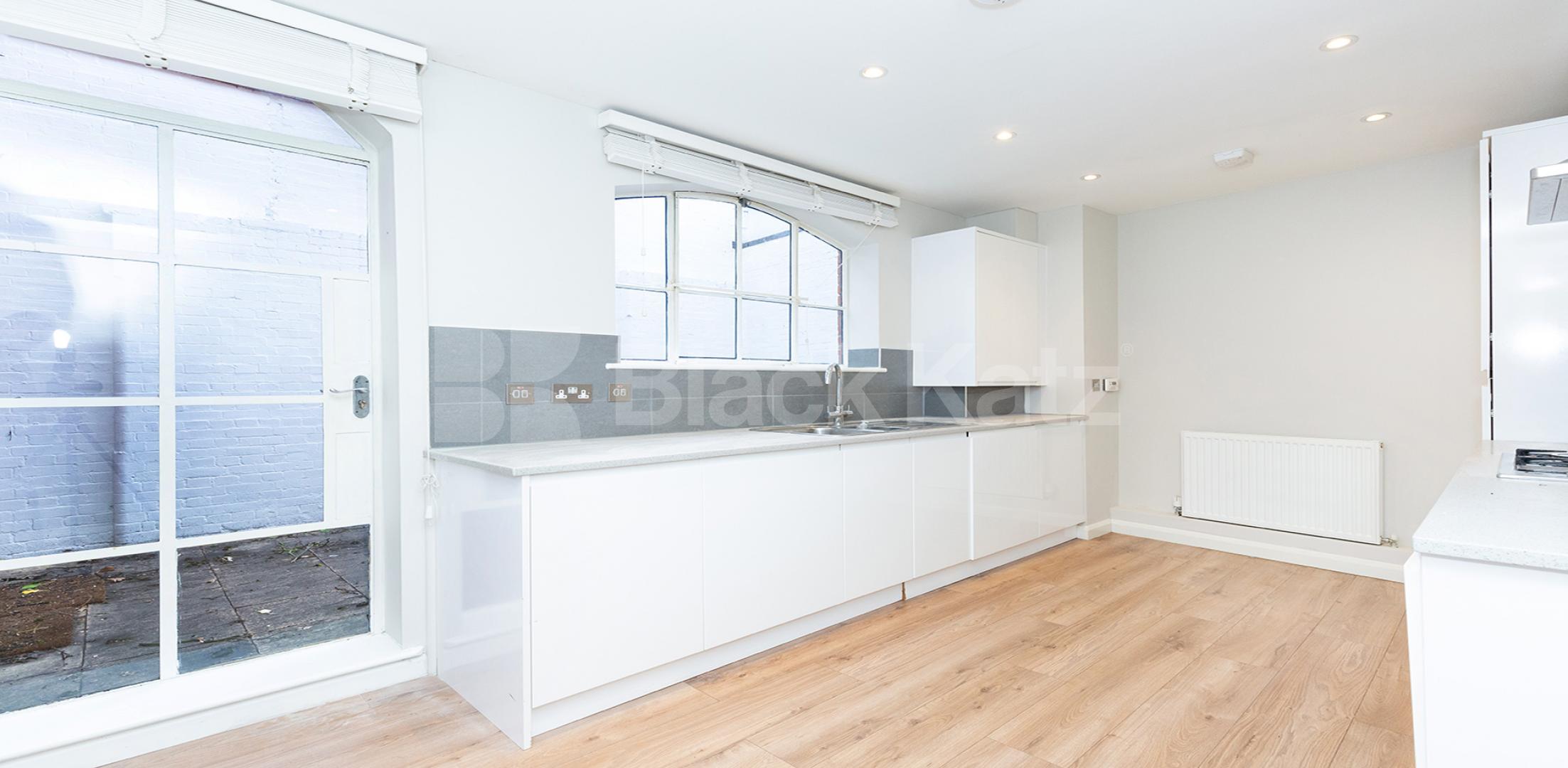 			3 BEDROOM MEWS HOUSE, 3 Bedroom, 1 bath, 1 reception Mews House			 Dove Road, CANONBURY 